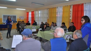 Los alumnos trabajando con la comunidad de  Juan González Huerta sector Higueras de Talcahuano y el programa Quiero Mi Barrio.